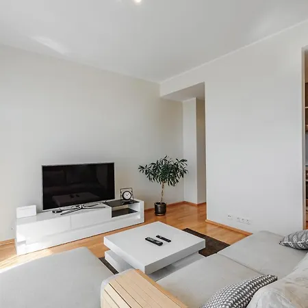 Airhome - Old Town View 2 *